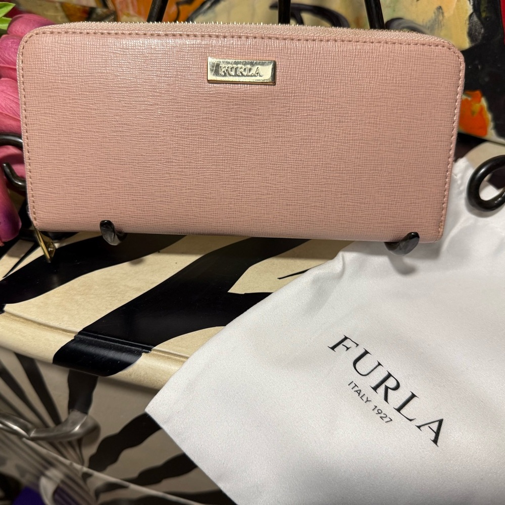 FURLA Textured Zip Around Wallet-EUC Full Inclusion
